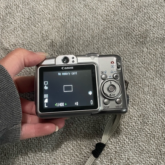 Canon camera - Picture 3 of 5